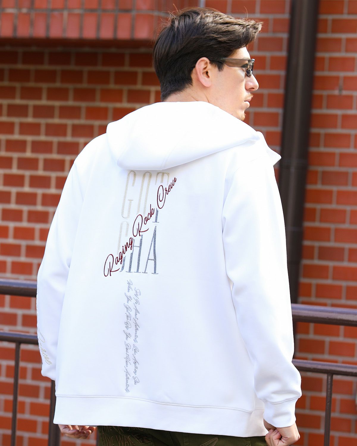 ホワイト：180cm/70kg(Lサイズ着用)