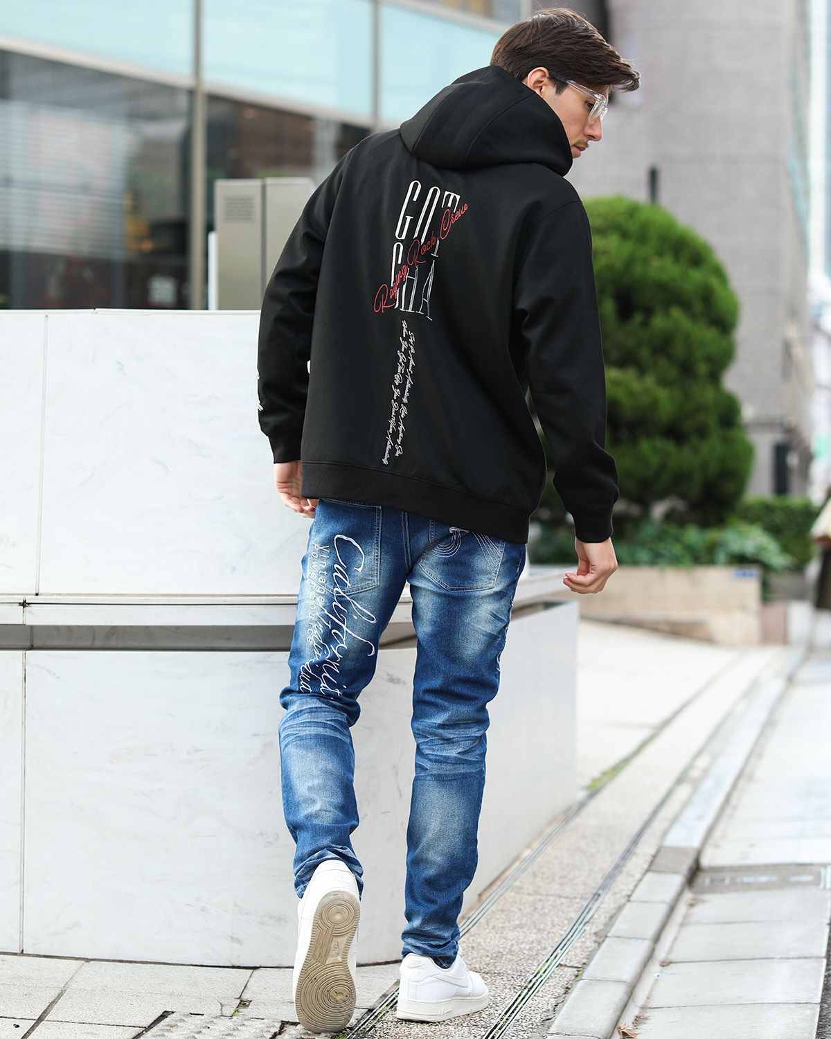 ブラック：180cm/70kg(Lサイズ着用)