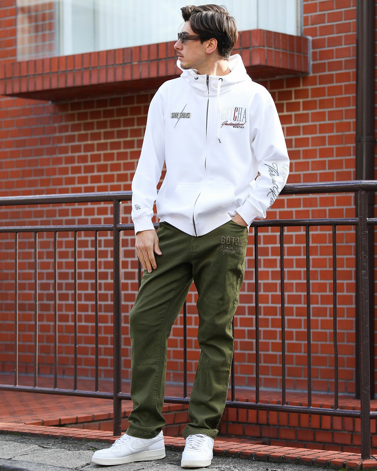 ホワイト：180cm/70kg(Lサイズ着用)