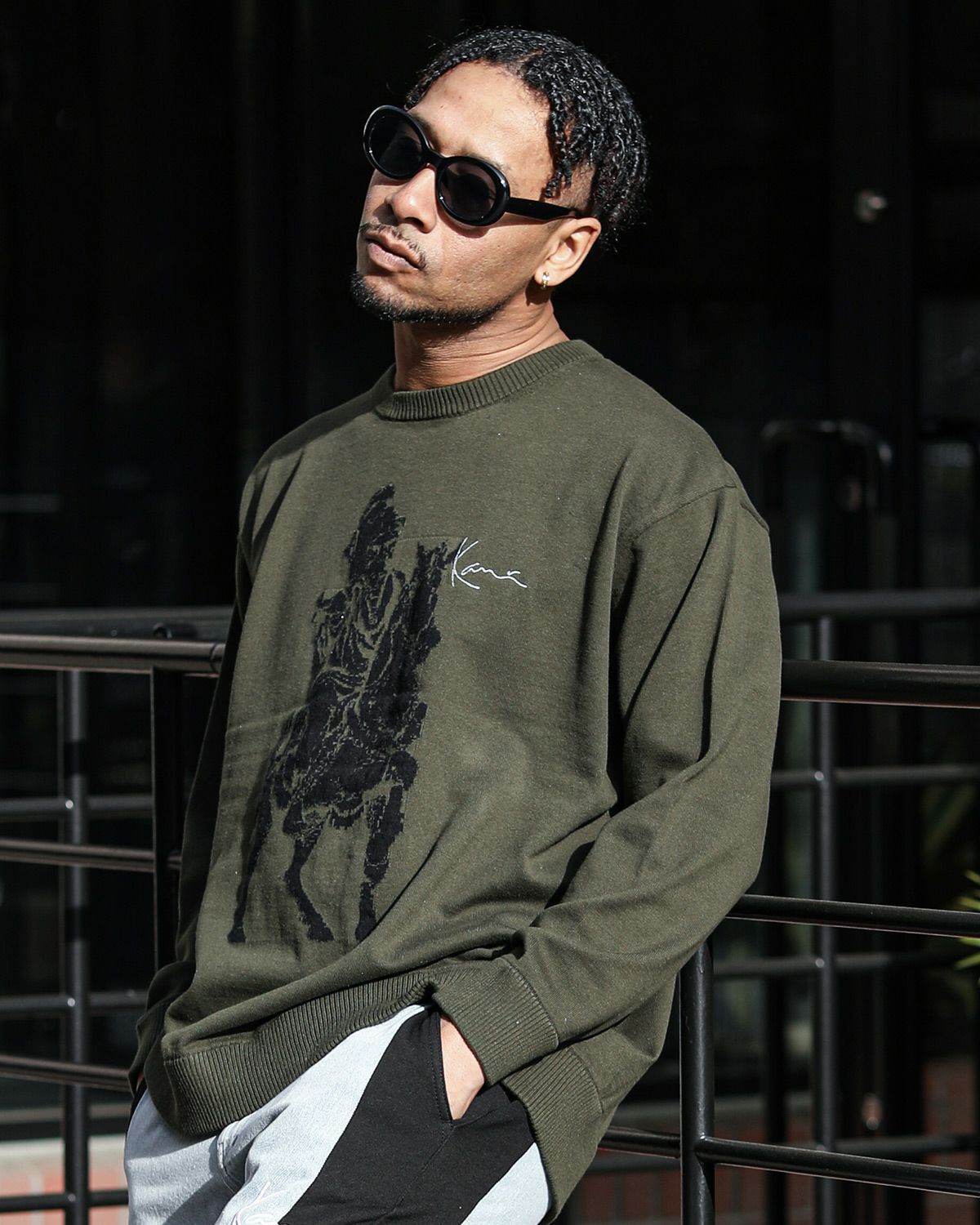 モスグリーン