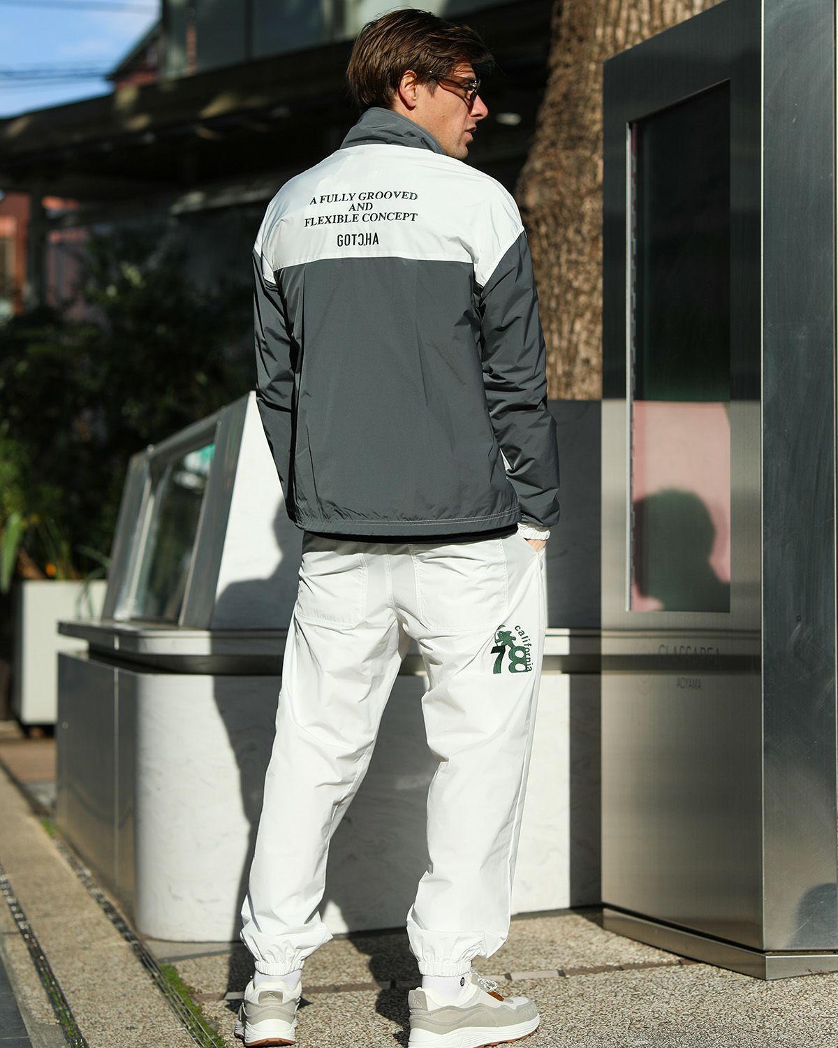 ホワイト：183cm/70kg(Lサイズ着用)