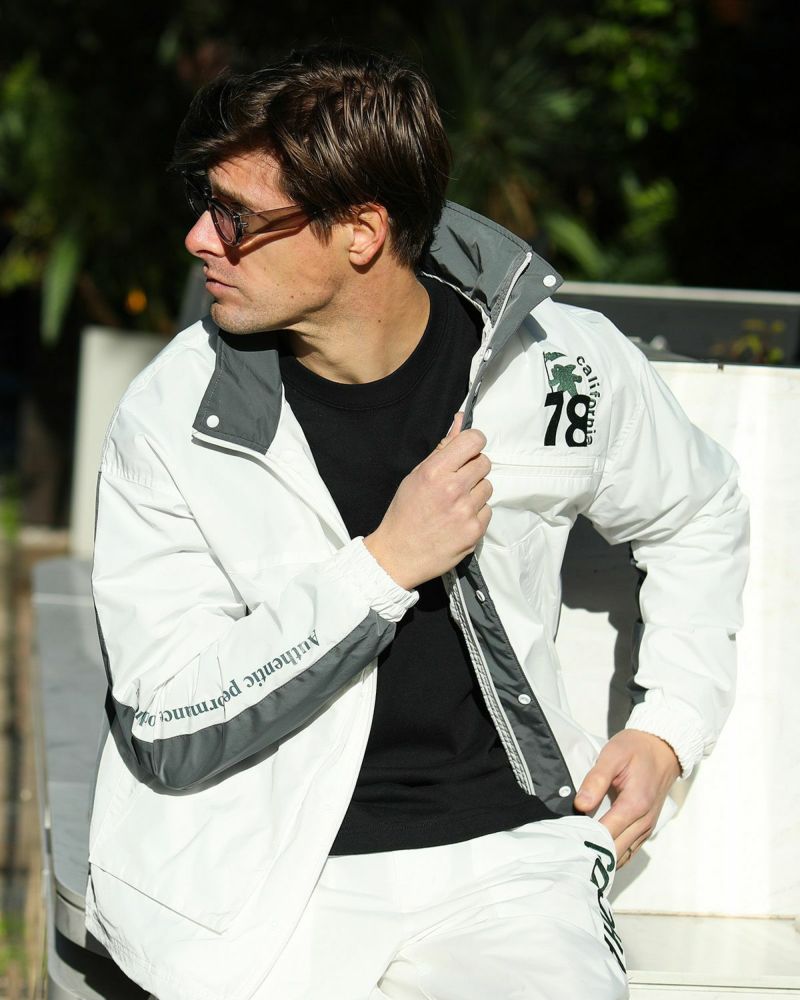 ホワイト：183cm/70kg(Lサイズ着用)