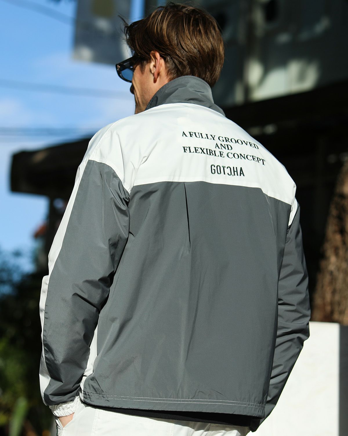 ホワイト：183cm/70kg(Lサイズ着用)