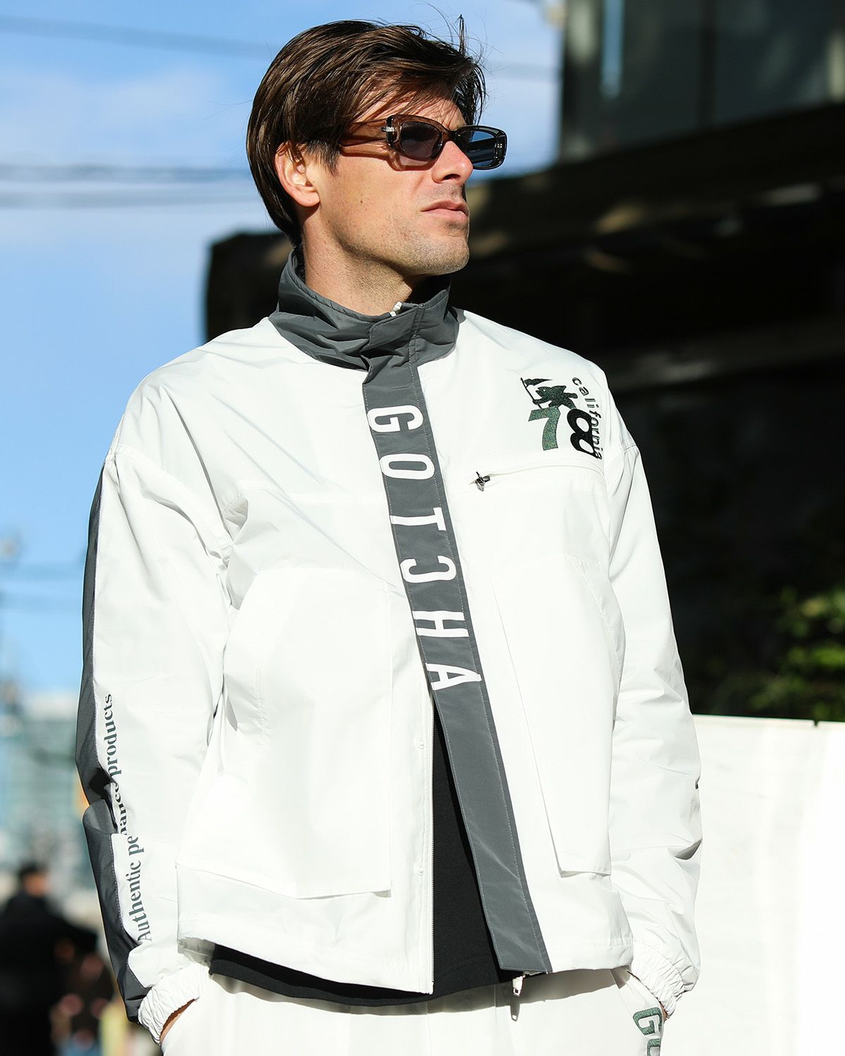 ホワイト：183cm/70kg(Lサイズ着用)