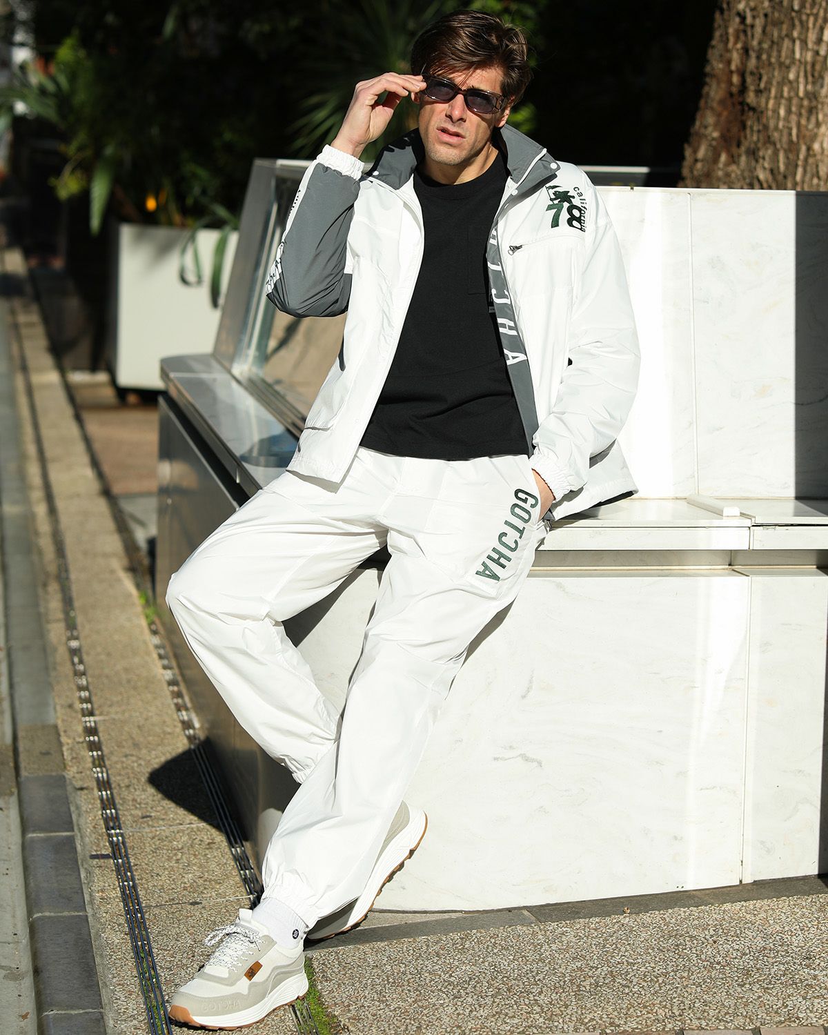 ホワイト：183cm/70kg(Lサイズ着用)