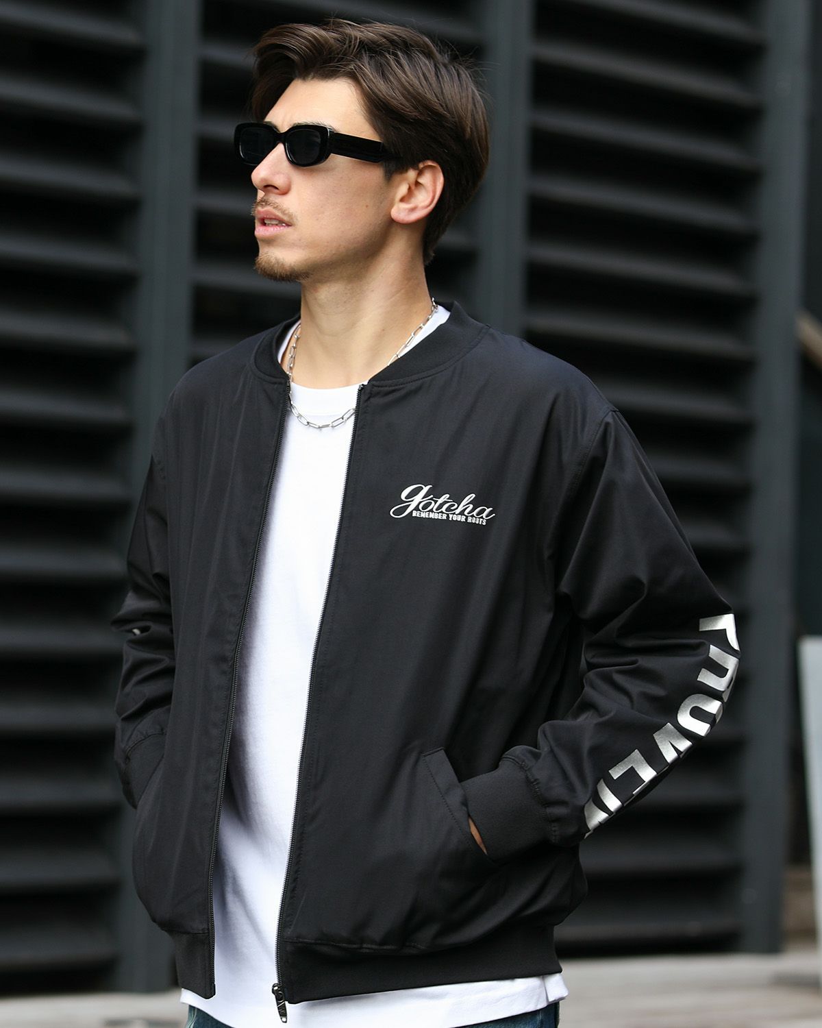 ブラック：180cm/70kg(Lサイズ着用)