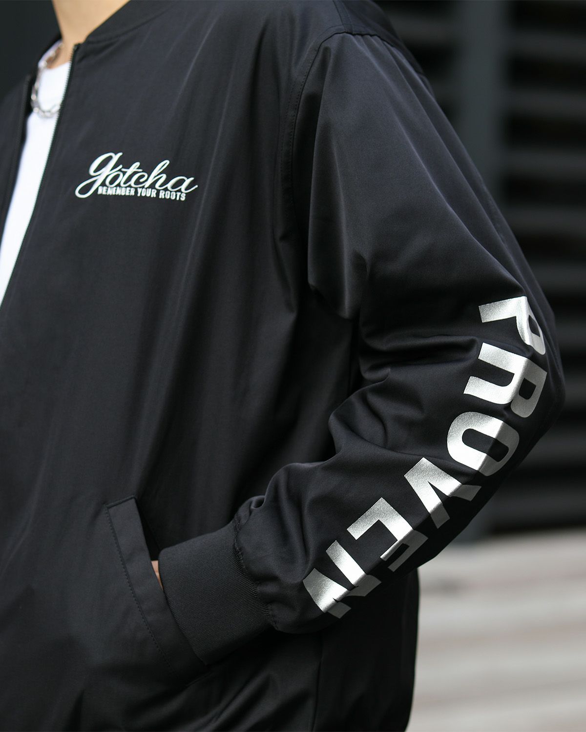 ブラック：180cm/70kg(Lサイズ着用)