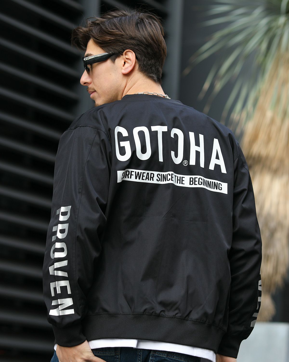 ブラック：180cm/70kg(Lサイズ着用)