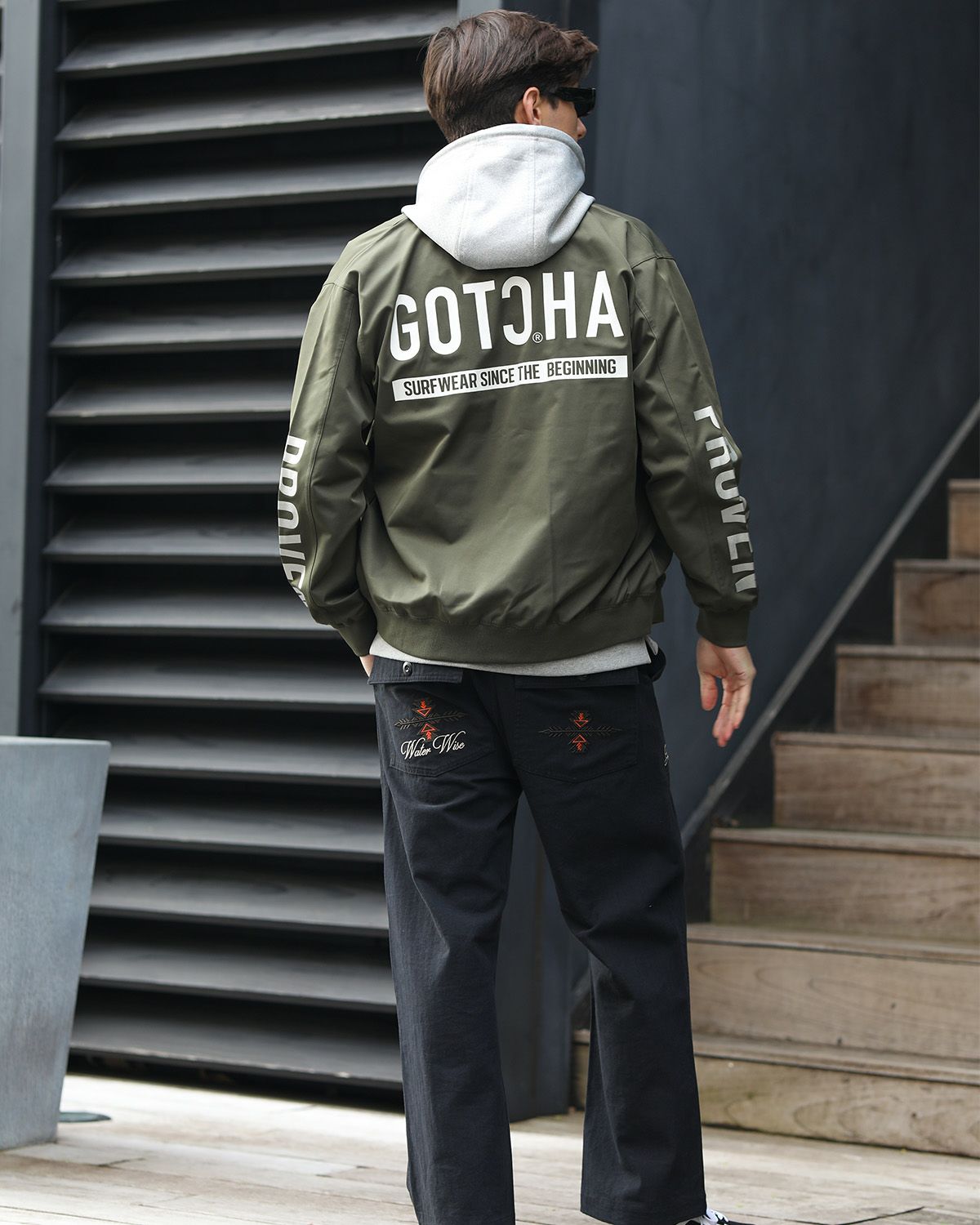 カーキ：180cm/70kg(Lサイズ着用)