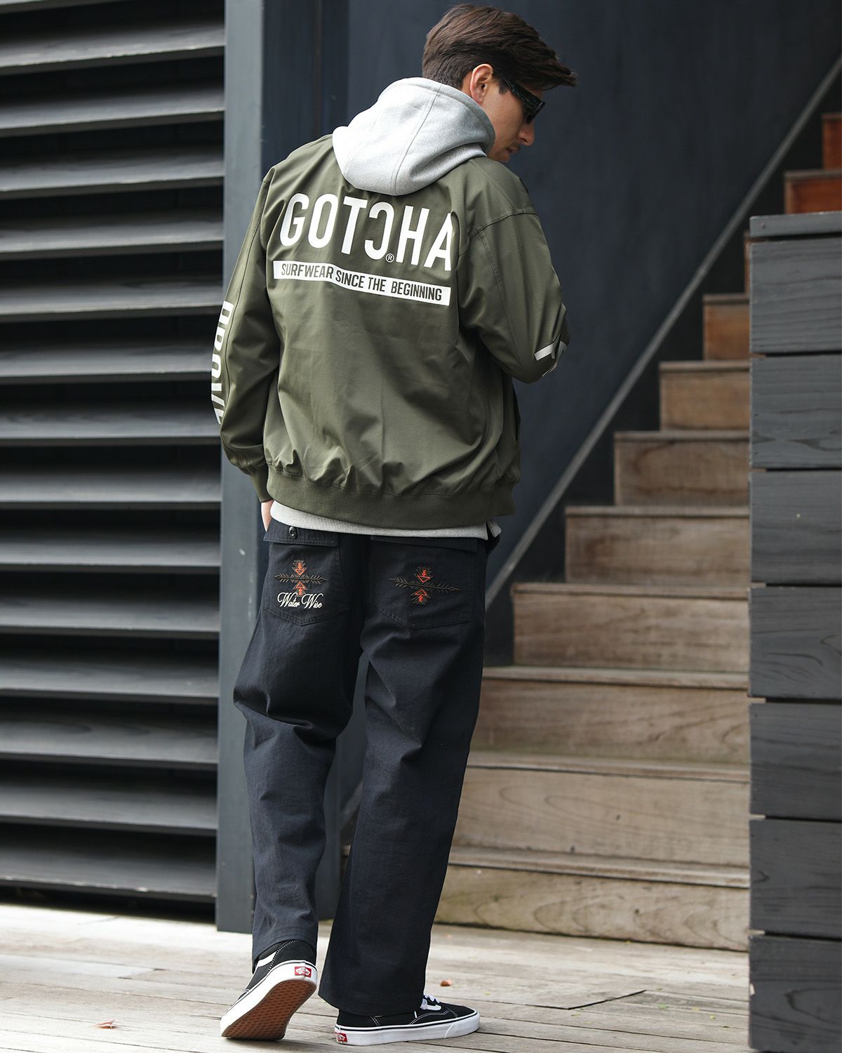 カーキ：180cm/70kg(Lサイズ着用)