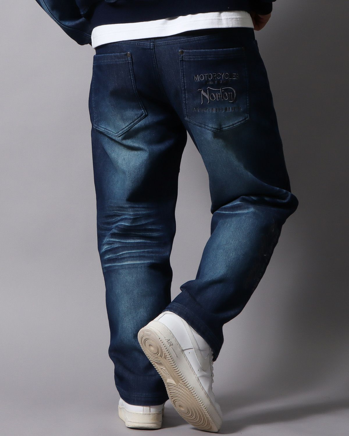 インディゴ：178cm/75kg(Lサイズ着用)