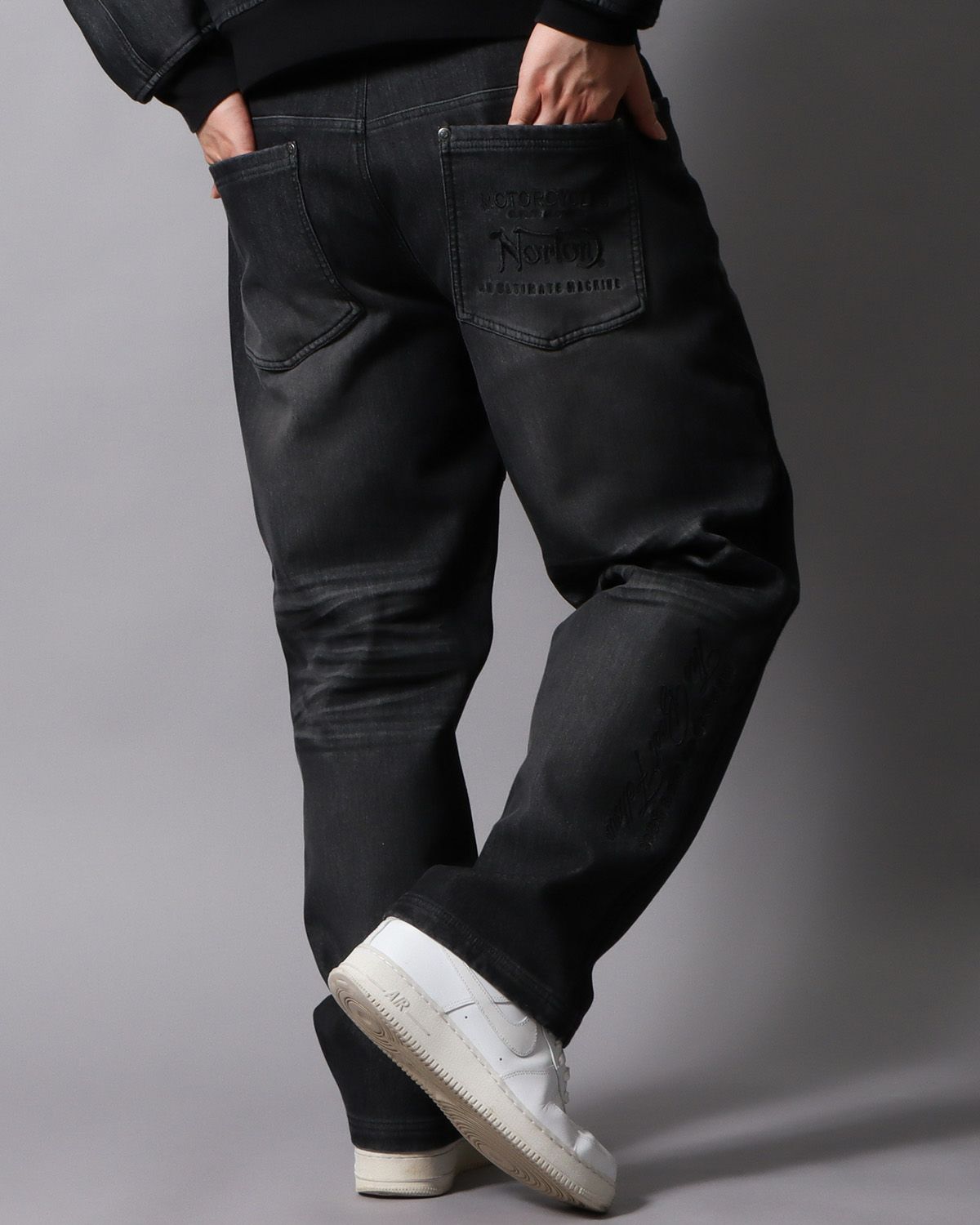 ブラック：178cm/75kg(Lサイズ着用)