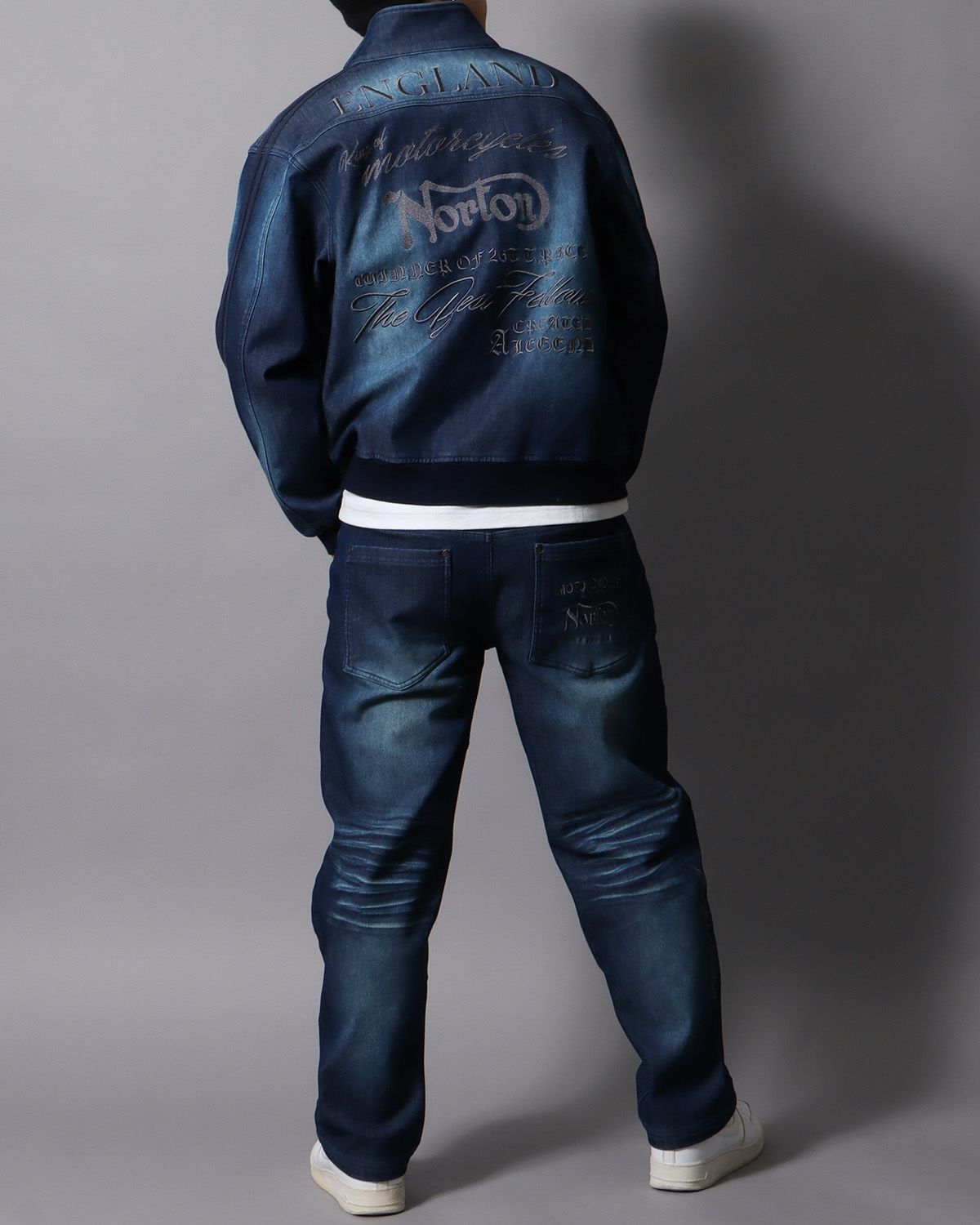 インディゴ：178cm/75kg(Lサイズ着用)