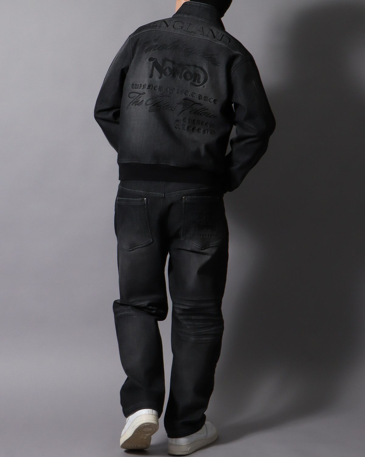 ブラック：178cm/75kg(Lサイズ着用)