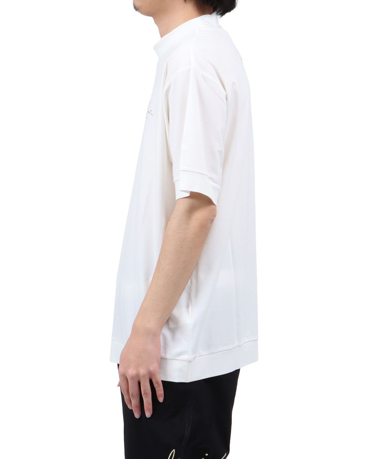 ホワイト：173cm63kg(Lサイズ着用)