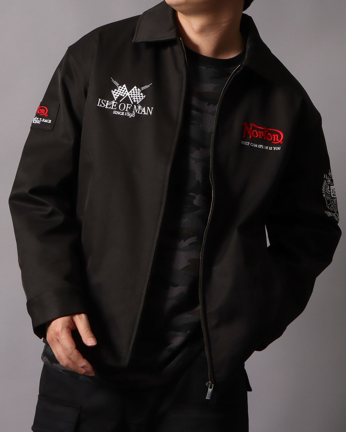 ブラック：178cm/75kg(XLサイズ着用)