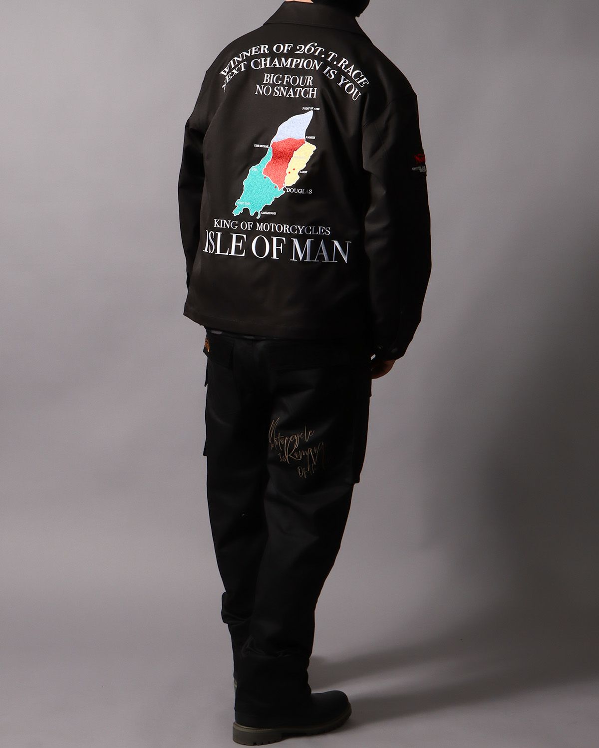 ブラック：178cm/75kg(XLサイズ着用)