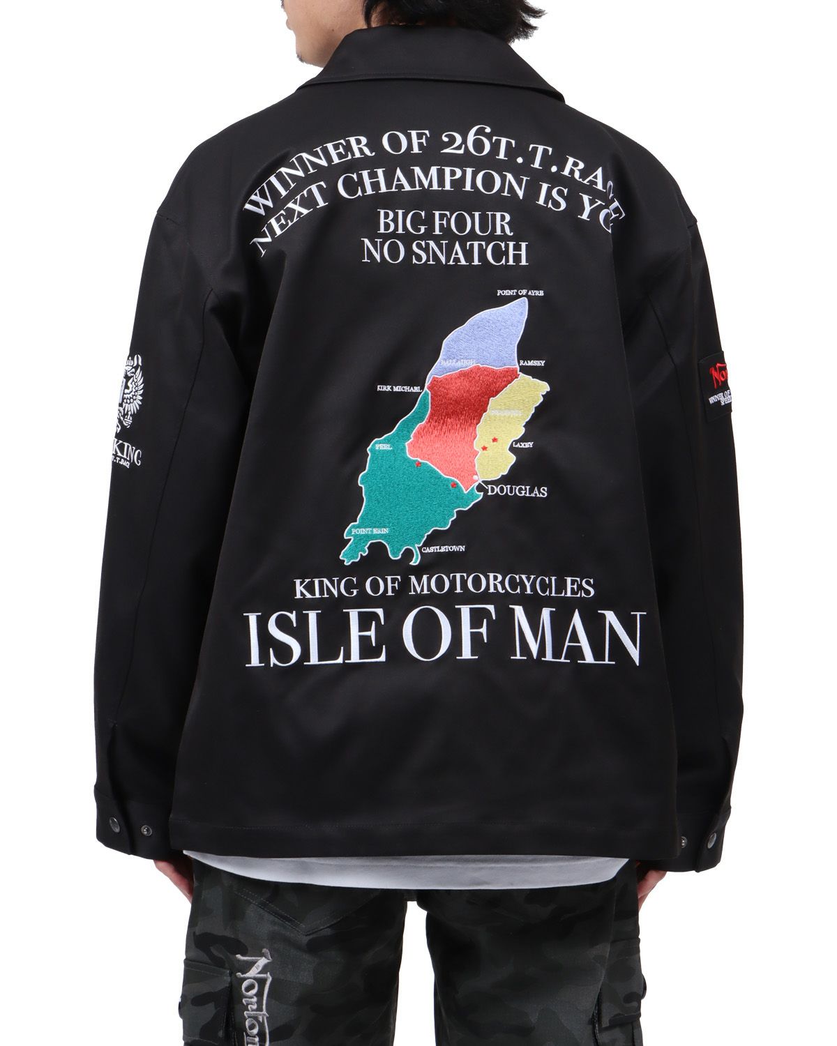 ブラック：173cm63kg(XLサイズ着用)