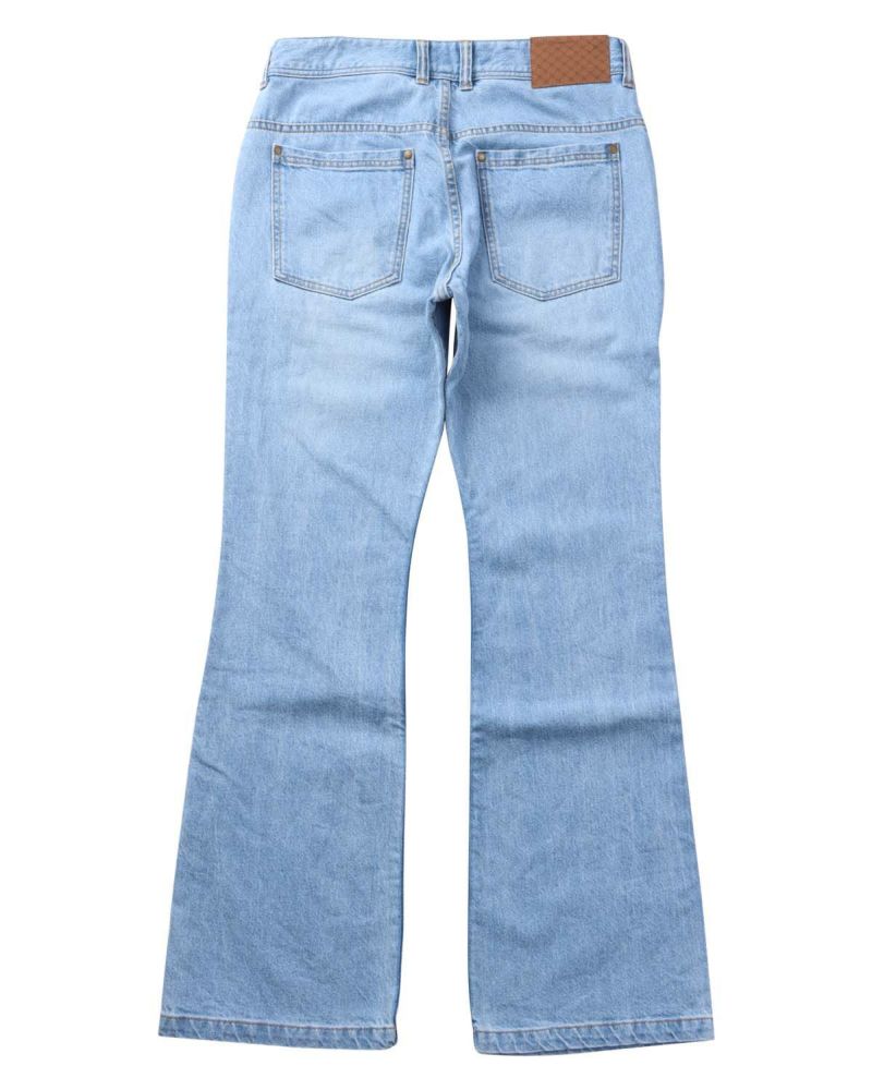 スタイルアップを叶えるこだわりの「美シルエット」。 KANI BOOTCUT