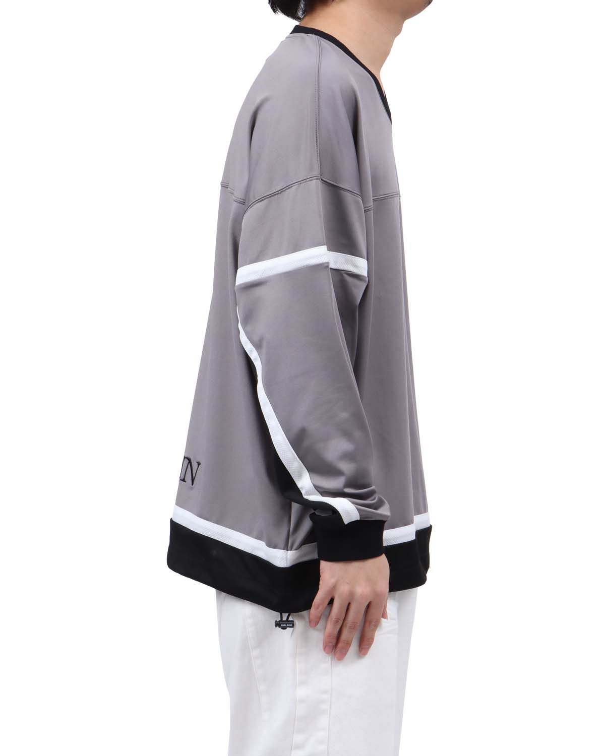 グレー：173cm63kg(Lサイズ着用)