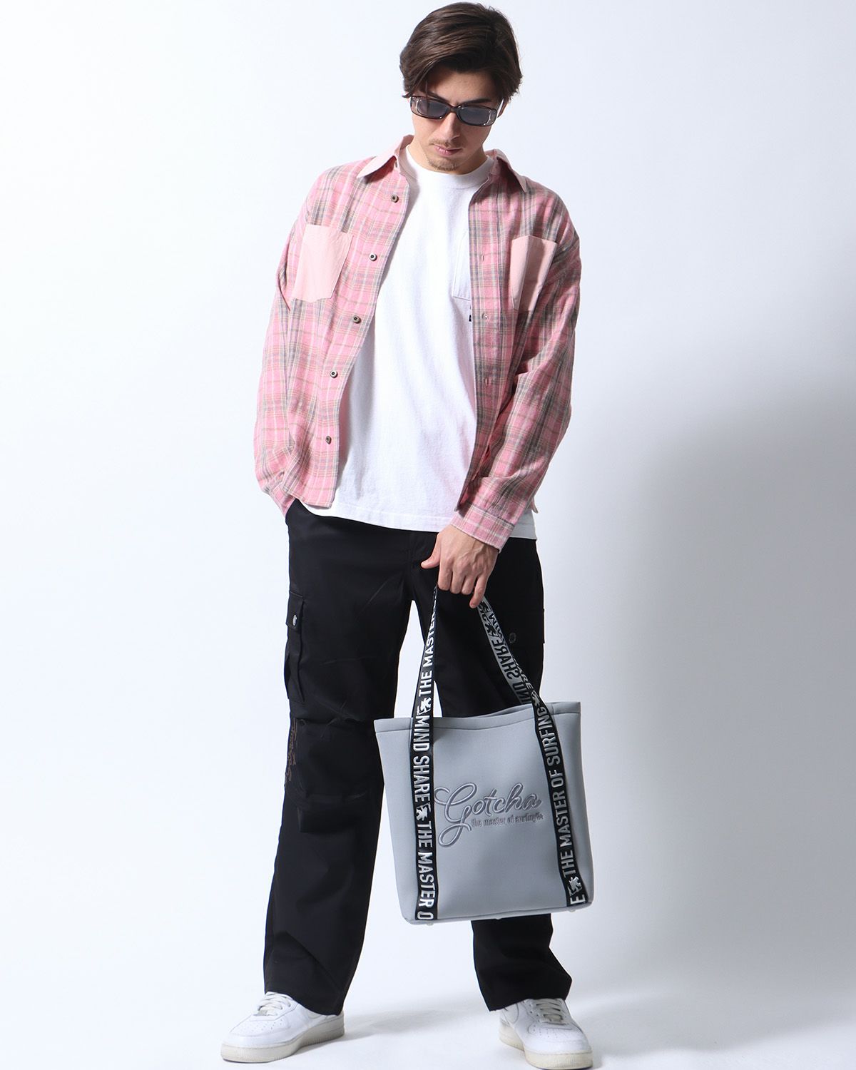 ピンク：180cm/70kg(Lサイズ着用)