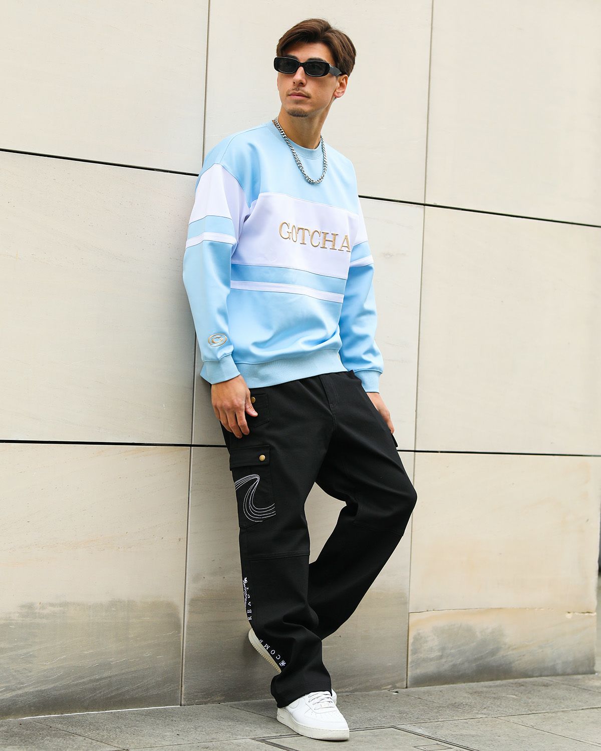 ライトブルー：180cm/70kg(Lサイズ着用)