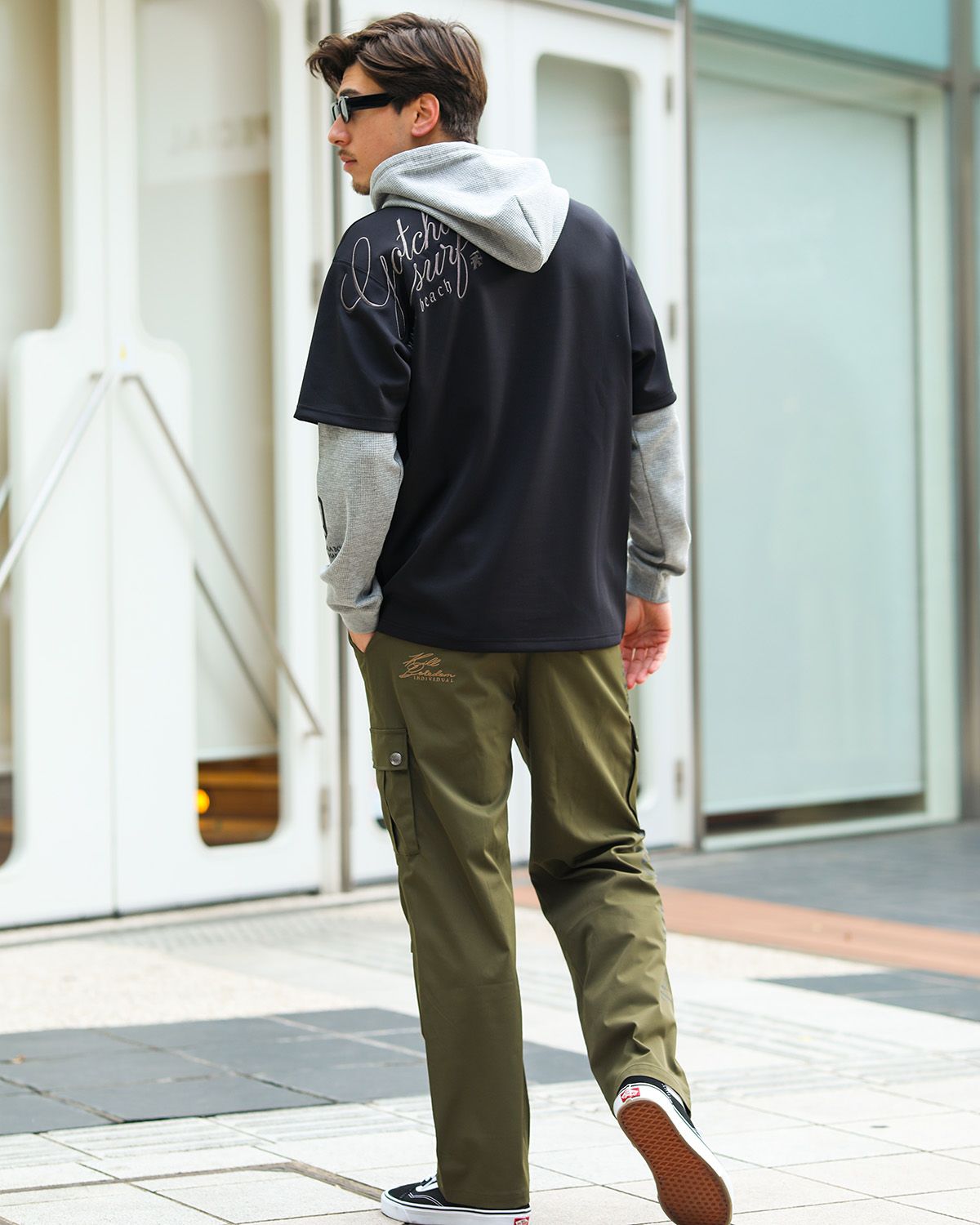 ブラック：180cm/70kg(Lサイズ着用)