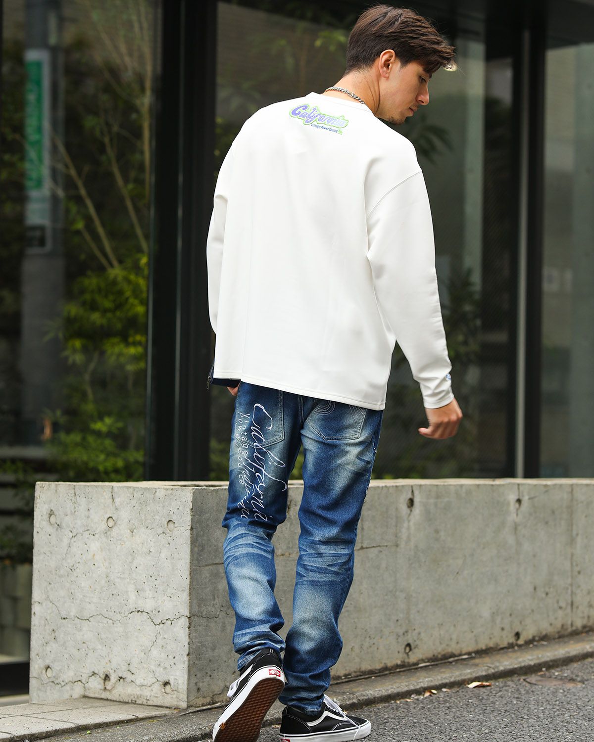 ホワイト:180cm/70kg(Lサイズ着用)