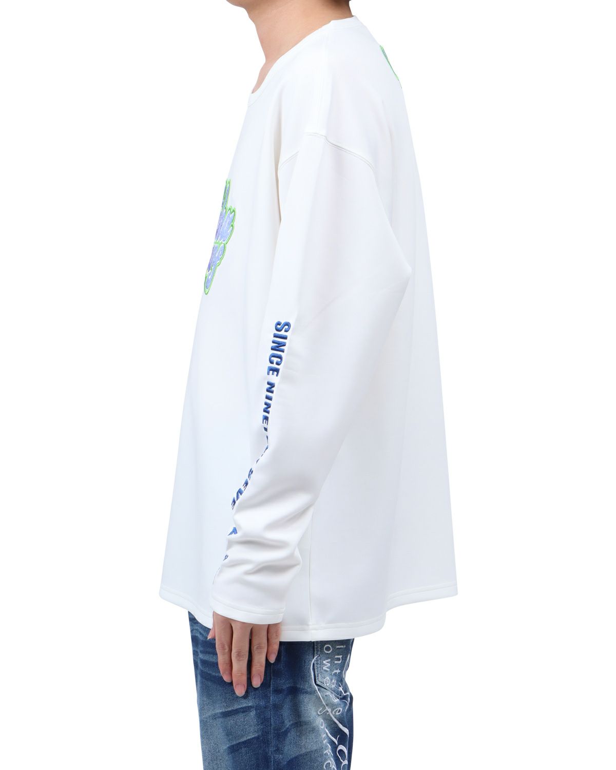 ホワイト：173cm63kg(Lサイズ着用)