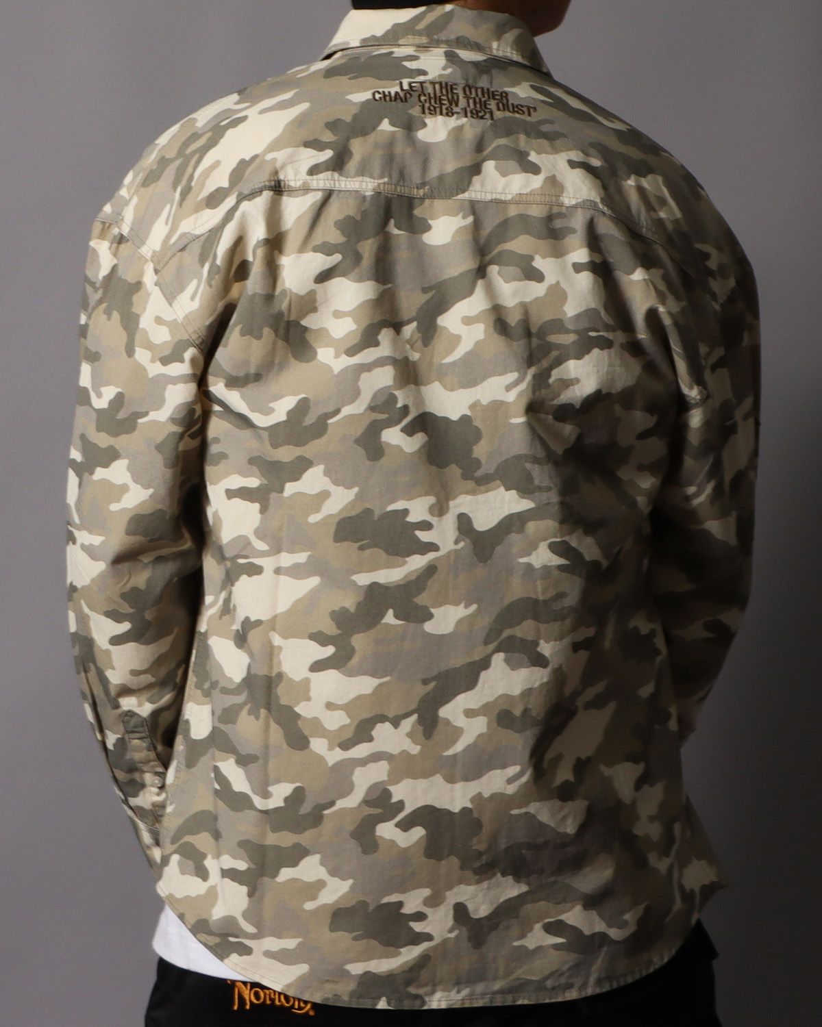 サンドベージュ：178cm/75kg(Lサイズ着用)