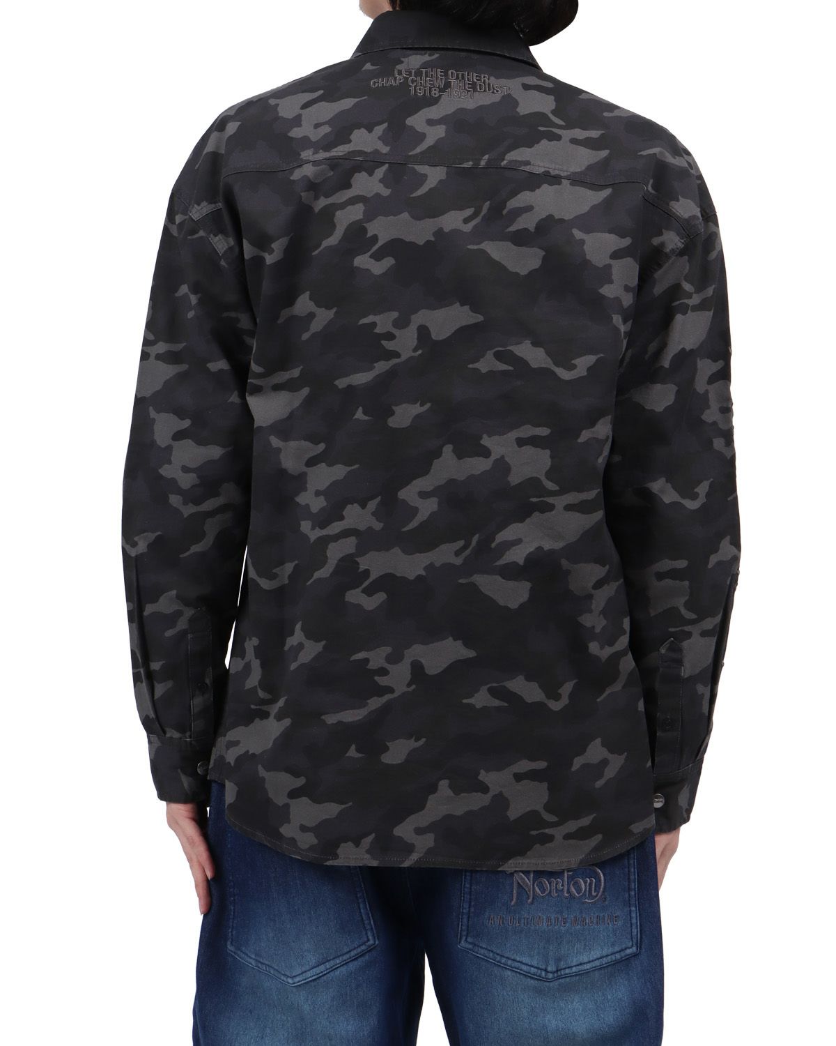 ブラック：173cm63kg(Lサイズ着用)