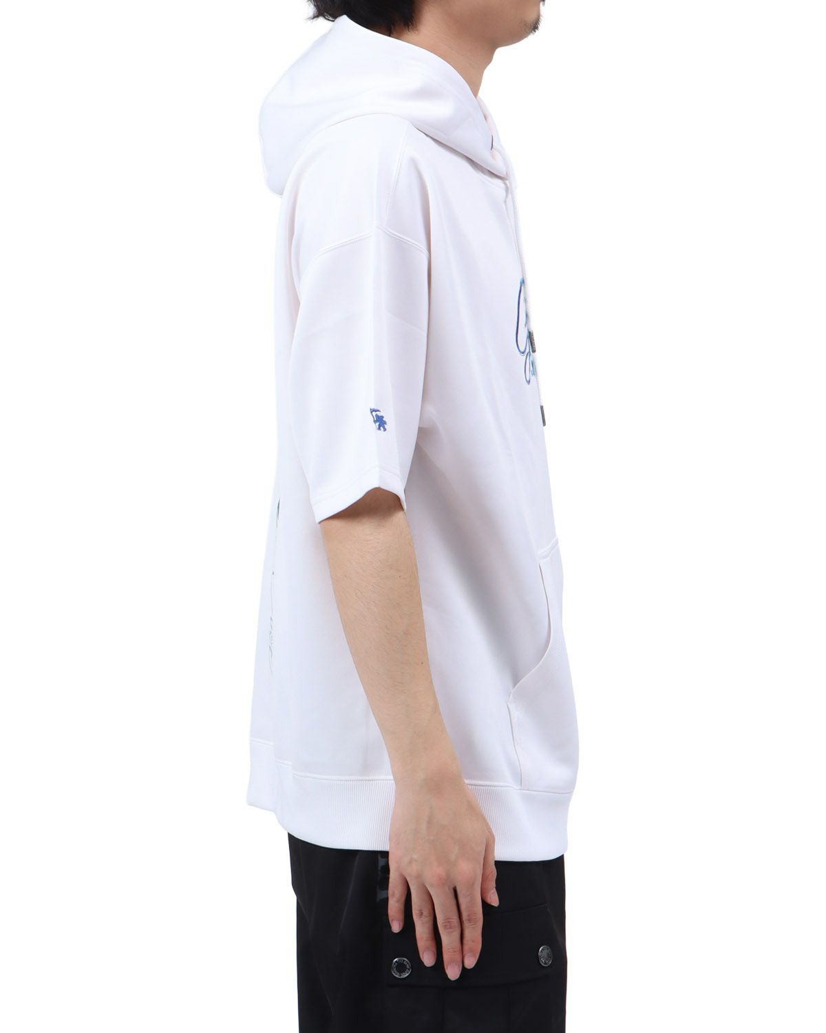 ホワイト：173cm63kg(Lサイズ着用)