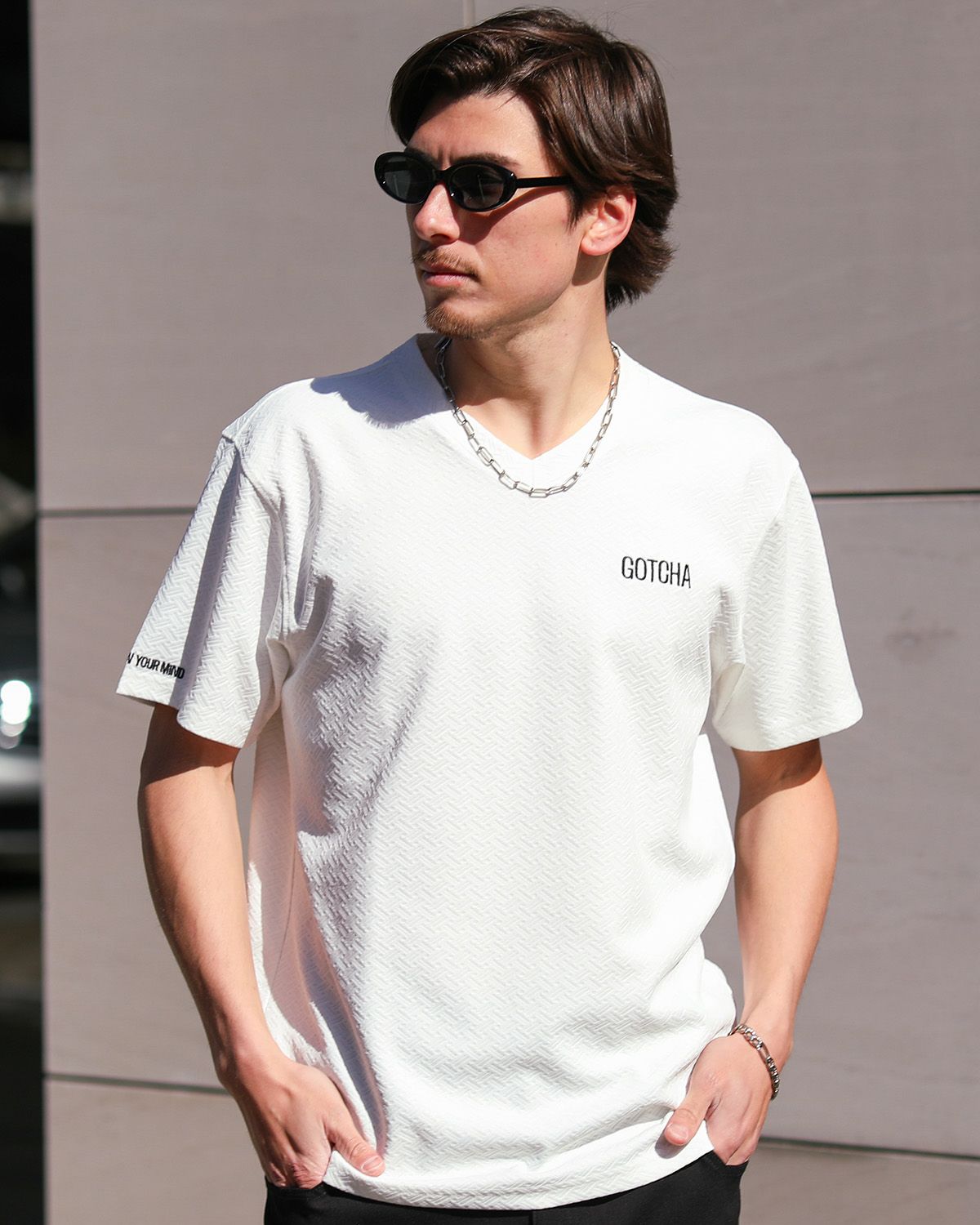 Vネック ブリスター T