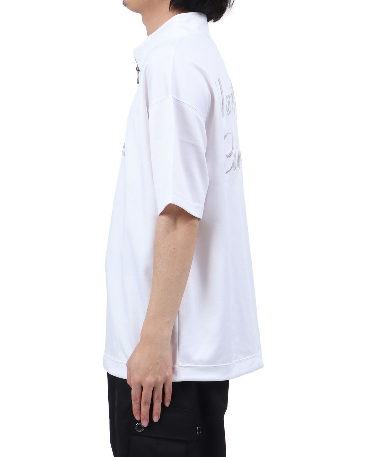 ホワイト：173cm63kg(Lサイズ着用)