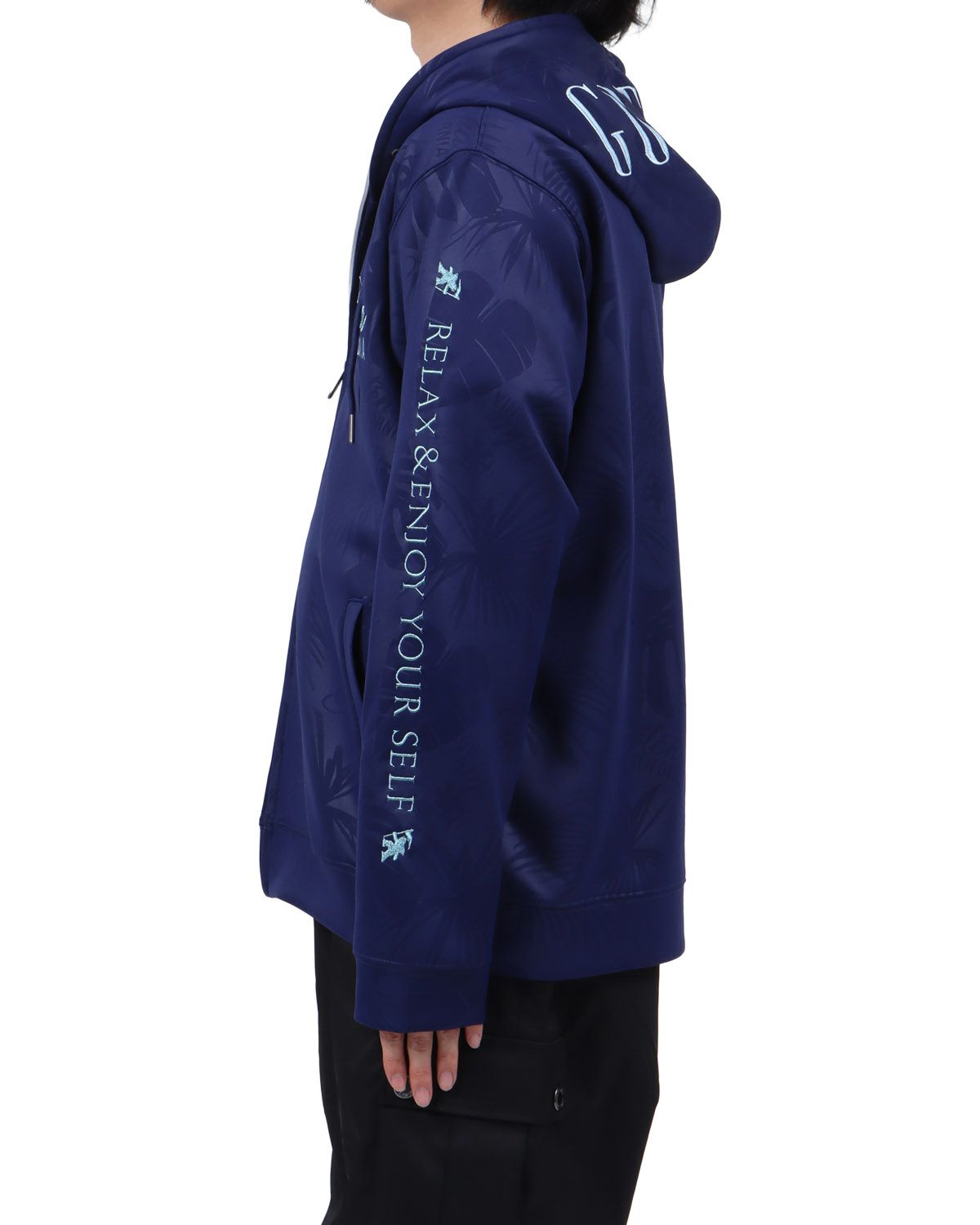 ネイビー：173cm63kg(Lサイズ着用)